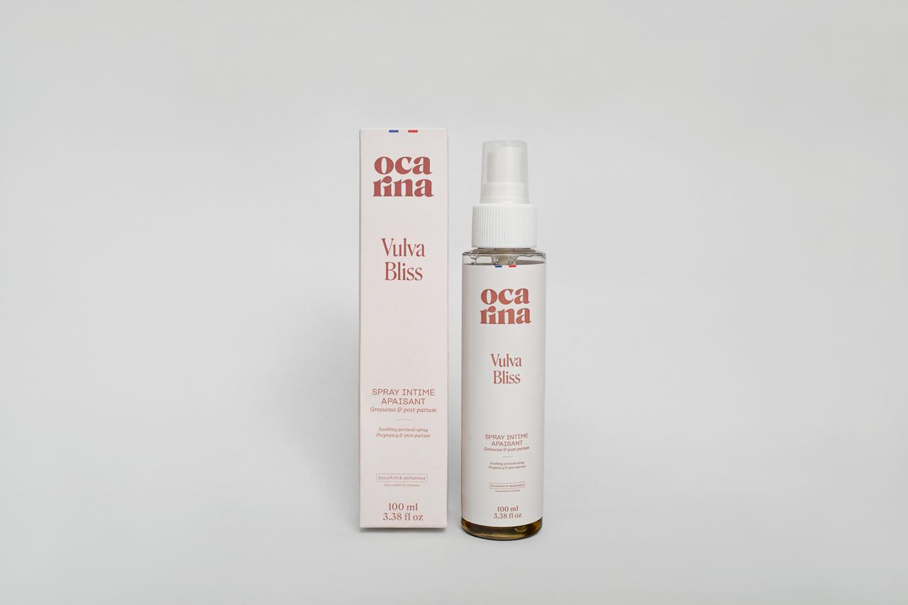 Le produit vulva bliss de la marque Oca Rina sortie de son emballage présenté sur fond blanc.